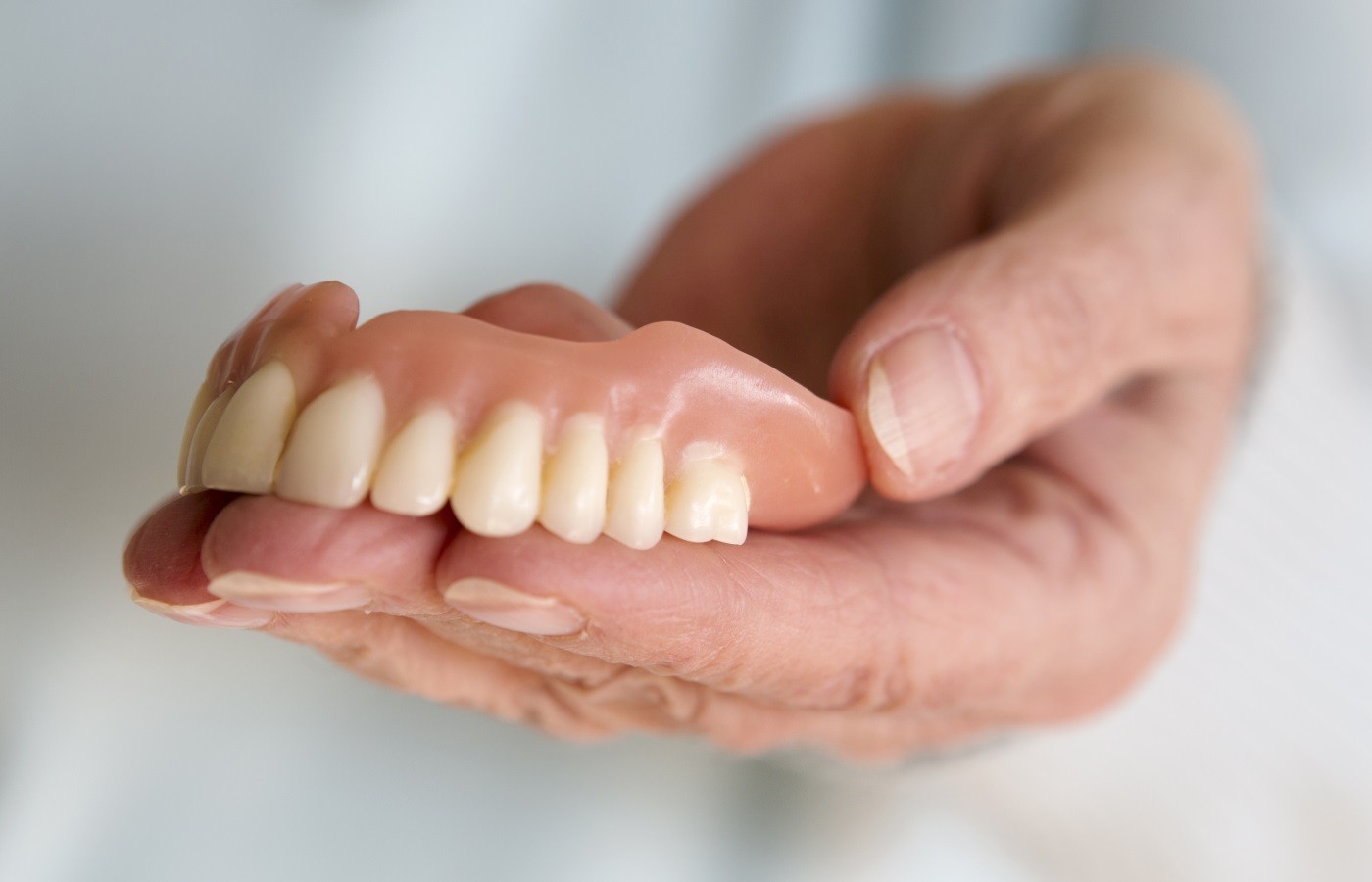 پروتز کامل (دست دندان) به جای ایمپلنت دندان